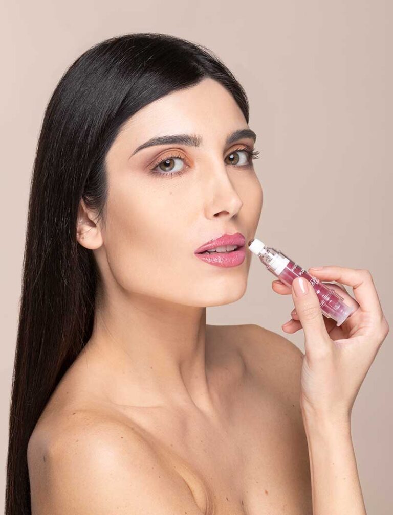 IL510_PLUMP-AND-CARE-FOR-LIPS_3410_3-4-CON-PRODOTTO